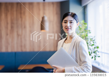 Business woman Business woman 135638015