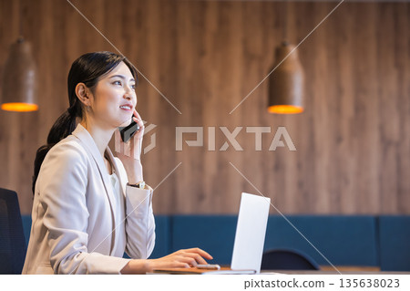 女商人 135638023