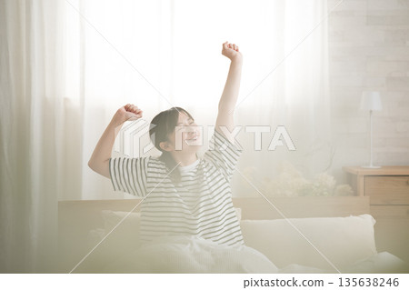 女人醒來 女人醒來 135638246