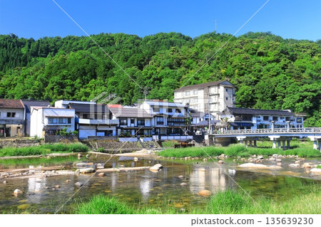[鳥取縣]天氣晴朗的三朝溫泉（川原浴場） 135639230
