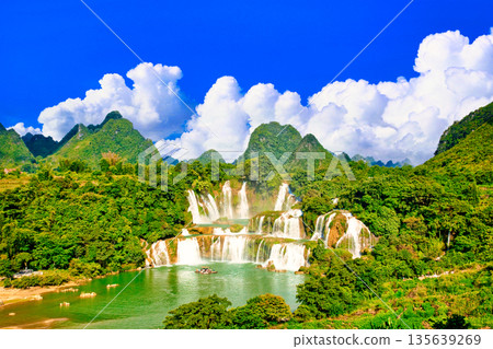 南寧德天瀑布上空的積雨雲 135639269