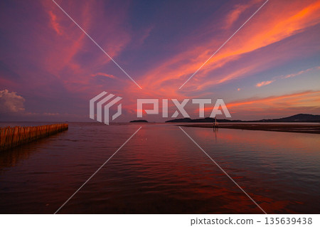 Peaceful Evening Light Over Serene Waters Peaceful Evening Light Over Serene Waters 135639438