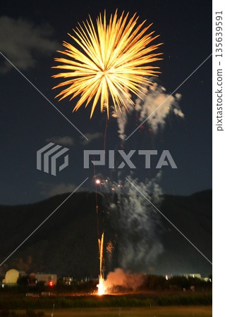 Shinshu Togura Kamiyamada Onsen Summer Fireworks Festival (New Fireworks) 135639591