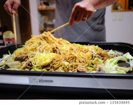 Cooking Yakisoba at a food stall 135639845