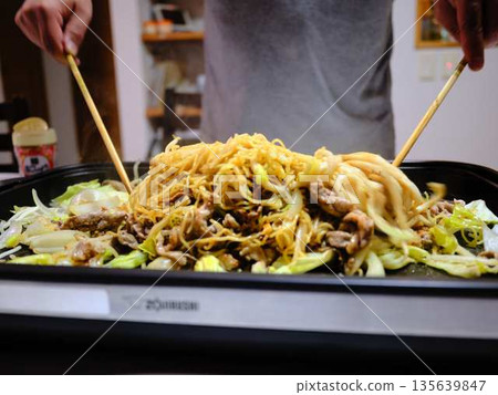 Cooking Yakisoba at a food stall Cooking Yakisoba at a food stall 135639847