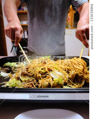 Cooking Yakisoba at a food stall Cooking Yakisoba at a food stall 135639868