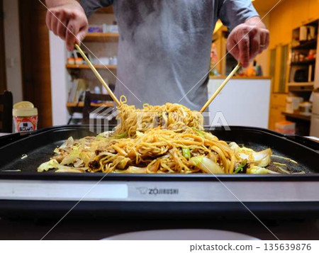 Cooking Yakisoba at a food stall Cooking Yakisoba at a food stall 135639876