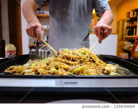 Cooking Yakisoba at a food stall Cooking Yakisoba at a food stall 135639884