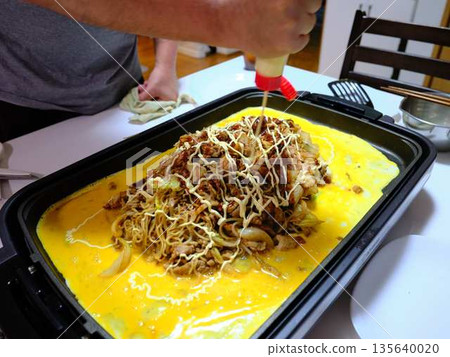 Cooking Yakisoba at a food stall Cooking Yakisoba at a food stall 135640020