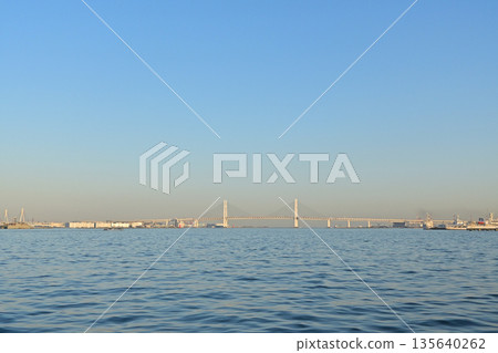 從臨海公園眺望海灣大橋 從臨海公園眺望海灣大橋 135640262