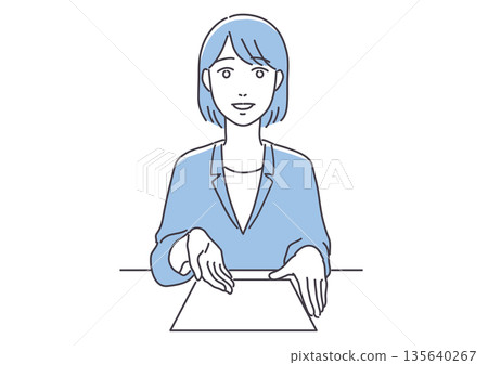 一位身穿西裝的女士展示文件並交談。 一位身穿西裝的女士展示文件並交談。 135640267