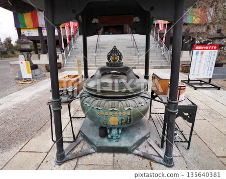 The large incense burner at Kozoji Temple (Kisarazu City) The large incense burner at Kozoji Temple (Kisarazu City) 135640381