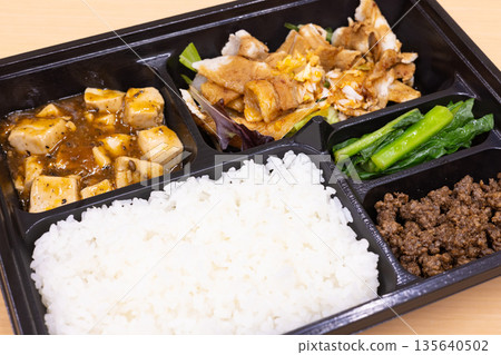 美味的中式便當盒、豬肉「雲包郎」便當盒、麻婆豆腐等。 135640502