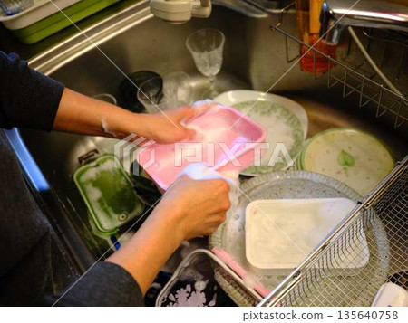 Hands of a woman washing dishes 135640758