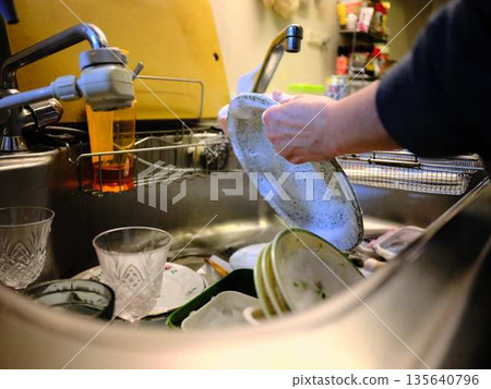 Hands of a woman washing dishes 135640796
