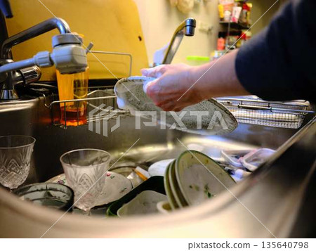 Hands of a woman washing dishes 135640798