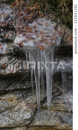 阿布河上的噴冰 135641392