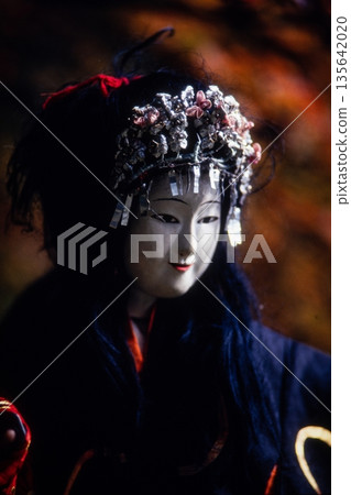 [Niigata Prefecture, Sado, Fumiya Doll] Nationally designated Important Intangible Folk Cultural Property 135642020