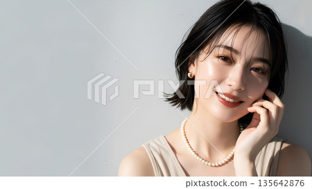 Natural light portrait of a stylish female model Natural light portrait of a stylish female model 135642876