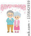 Cherry blossoms and an elderly couple wearing spring clothes 135642939