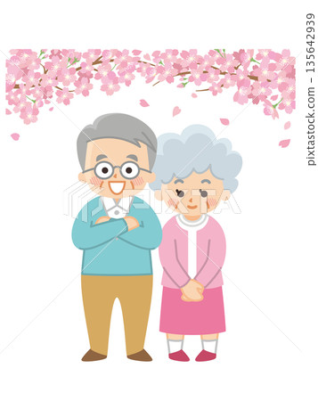 櫻花盛開，一對身著春裝的老夫婦 135642939