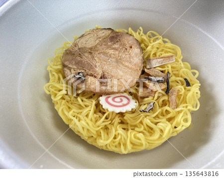 豚骨鹽味杯麵（非油炸杯麵） 135643816