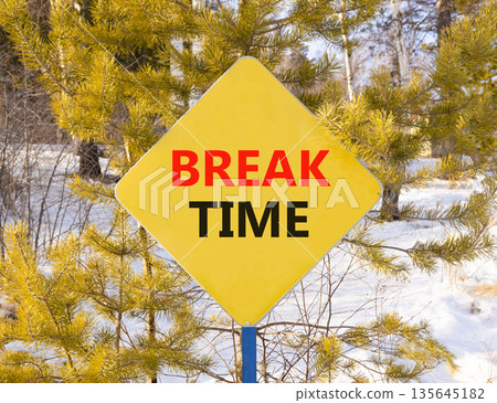 Break time symbol. Concept word Break time on beautiful yellow road sign. Beautiful snow winter forest background. Business break time concept. Copy space. Break time symbol. Concept word Break time on beautiful yellow road sign. Beautiful snow winter forest background. Business break time concept. Copy space. 135645182