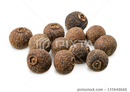 Allspice pepper isolated on white background. Jamaica pepper, Pimenta dioica or myrtle pepper. Allspice pepper isolated on white background. Jamaica pepper, Pimenta dioica or myrtle pepper. 135648688