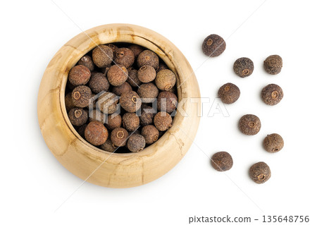 Allspice pepper in wooden bowl isolated on white background. Jamaica pepper, Pimenta dioica or myrtle pepper. Top view Allspice pepper in wooden bowl isolated on white background. Jamaica pepper, Pimenta dioica or myrtle pepper. Top view 135648756