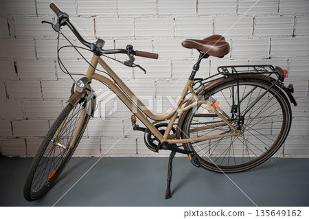 Filling the tank with wine 135649162