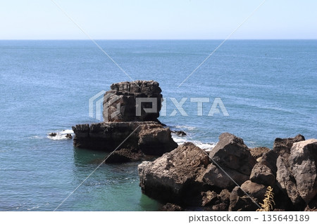 Rocky cliffs and Atlantic Ocean coastline in Cascais, Portugal 135649189