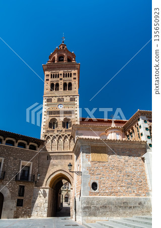 Bell tower of Teruel Cathedral 135650923