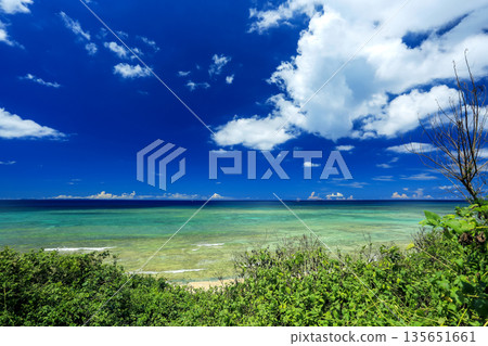 The beautiful sea of Yomitan Village, Okinawa The beautiful sea of Yomitan Village, Okinawa 135651661