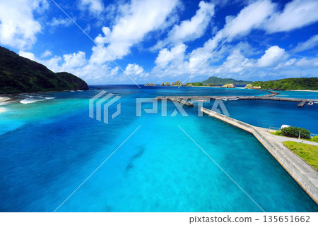 沖繩慶良間群島阿卡島慶良間藍色美麗的大海 135651662