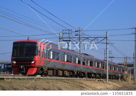 Meitetsu 9500 series train running on the Kakamigahara Line on a clear winter day. Photographed on January 17, 2026. 135651835