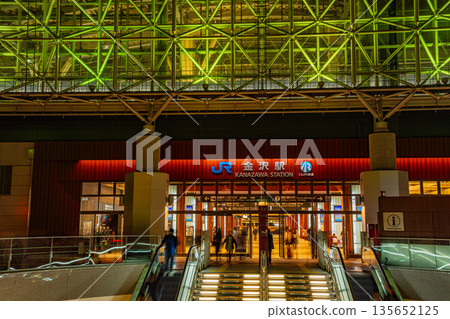 (Ishikawa Prefecture) Kanazawa Station and Hospitality Dome evening view (Ishikawa Prefecture) Kanazawa Station and Hospitality Dome evening view 135652125