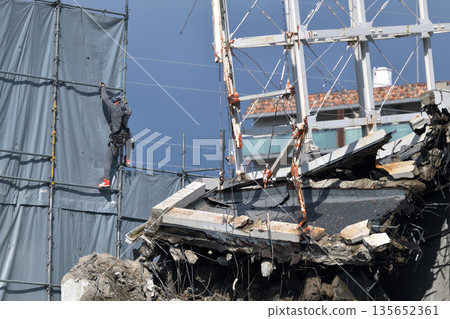 拆除工地：拆除臨時鷹架 135652361