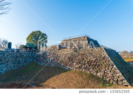 Yamatokoriyama Castle tower on a clear day Yamatokoriyama Castle tower on a clear day 135652505
