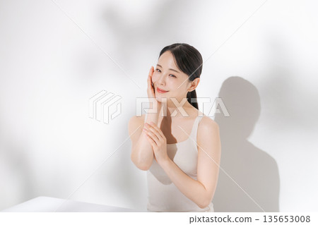 Beauty image of young women 135653008