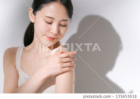 Beauty image of young women Beauty image of young women 135653018