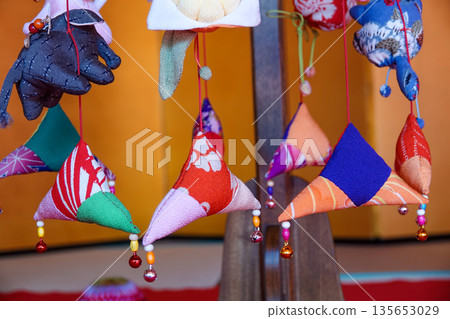 Hanging chicks Hanging chicks 135653029