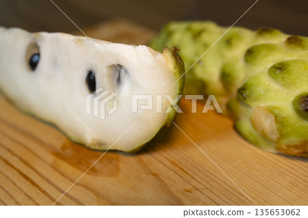 Healthy food point: juicy and carefully sliced porridge special photo Healthy food point: juicy and carefully sliced porridge special photo 135653062