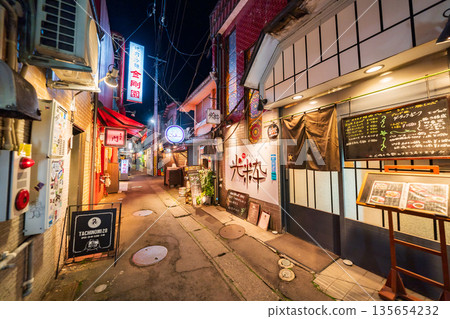 青森縣八戶市低町連街和八戶橫丁的景色 135654232
