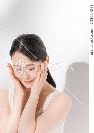 Beauty image of young women Beauty image of young women 135654251