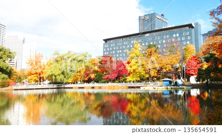 中島公園：深秋時節的壯麗景色 135654591