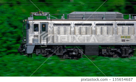 EF81 electric locomotive No. 303, its shining silver body running smoothly EF81 electric locomotive No. 303, its shining silver body running smoothly 135654687