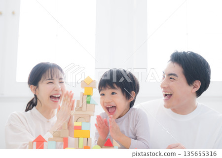 以家庭為單位,培養孩子的好奇心和挑戰精神。透過體驗發展非認知能力!當他們成功時,要給予讚美和鼓勵。 以家庭為單位,培養孩子的好奇心和挑戰精神。透過體驗發展非認知能力!當他們成功時,要給予讚美和鼓勵。 135655316