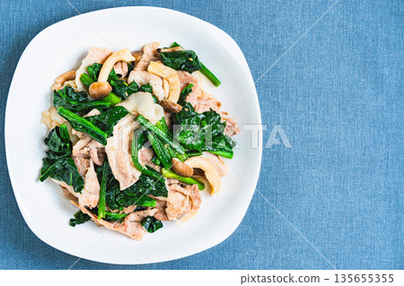 Stir-fried spinach and pork with miso Stir-fried spinach and pork with miso 135655355