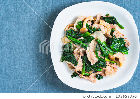 Stir-fried spinach and pork with miso Stir-fried spinach and pork with miso 135655356