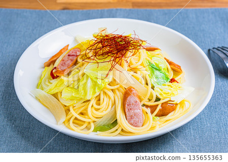 Spring cabbage peperoncino 135655363